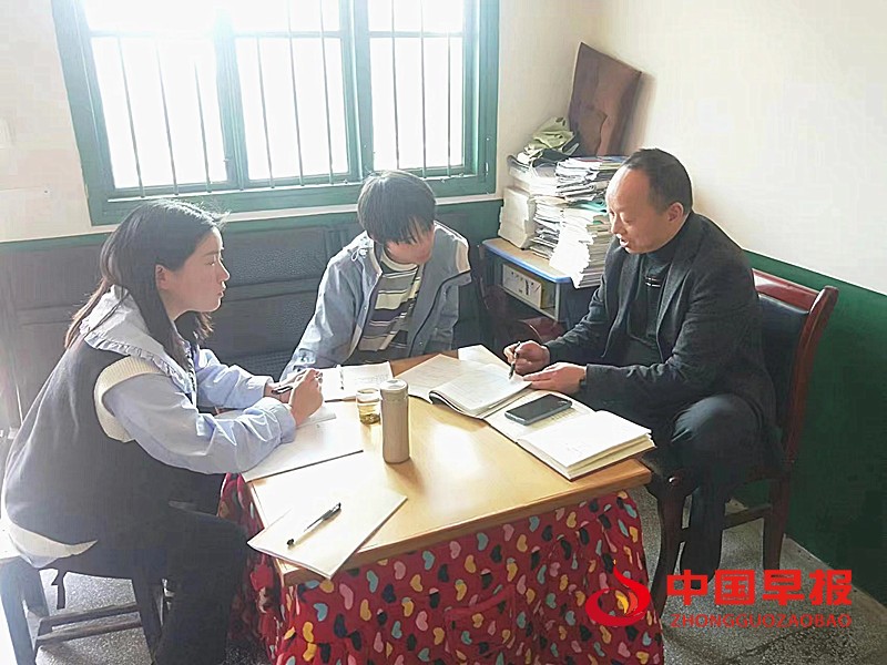 教研员指导研讨.jpg