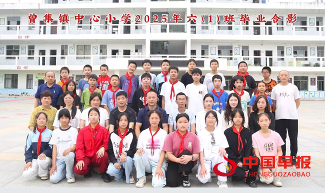 8合影1.png