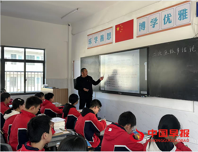 1761277438103403.png 3邹汇报课1.png