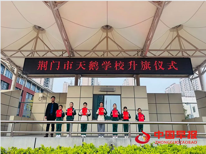 1762393366618128.png 1获奖学生合影.png