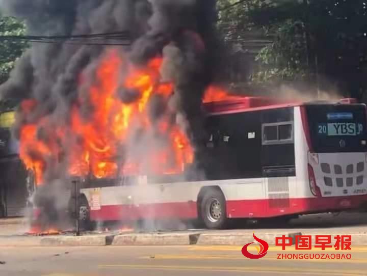 缅甸仰光市区一公交车爆炸起火 无人员伤亡