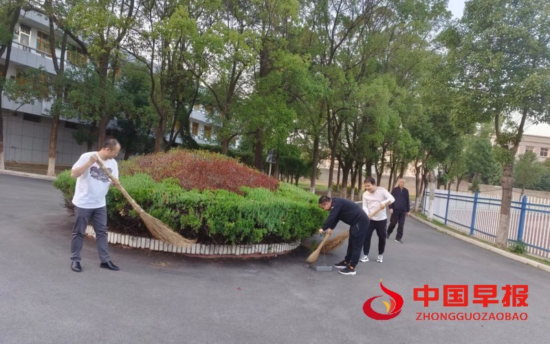 清除校园卫生死角.jpg