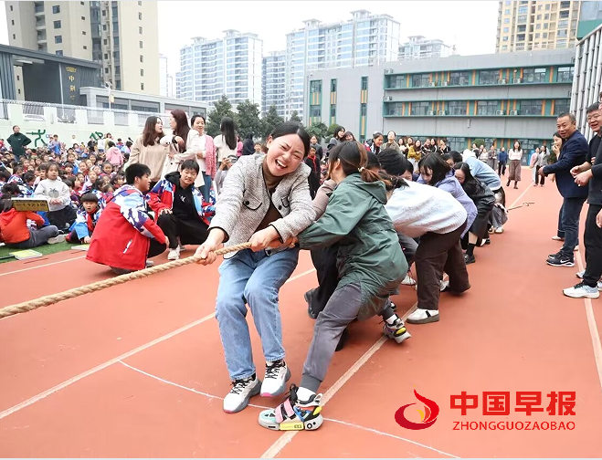 1762306675161698.png 12老师拔河.png