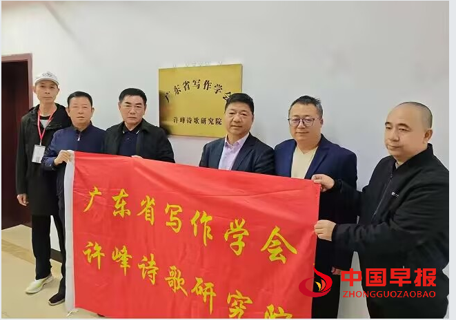 1765362282232905.png 4挂牌合影.png